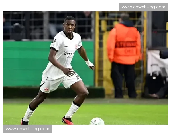 英格兰预选赛零失球光环下 右后卫与中卫搭档仍存变数