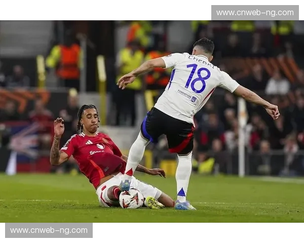 曼联开场四分钟角球失守 约罗盯防松懈暴露防线专注度短板